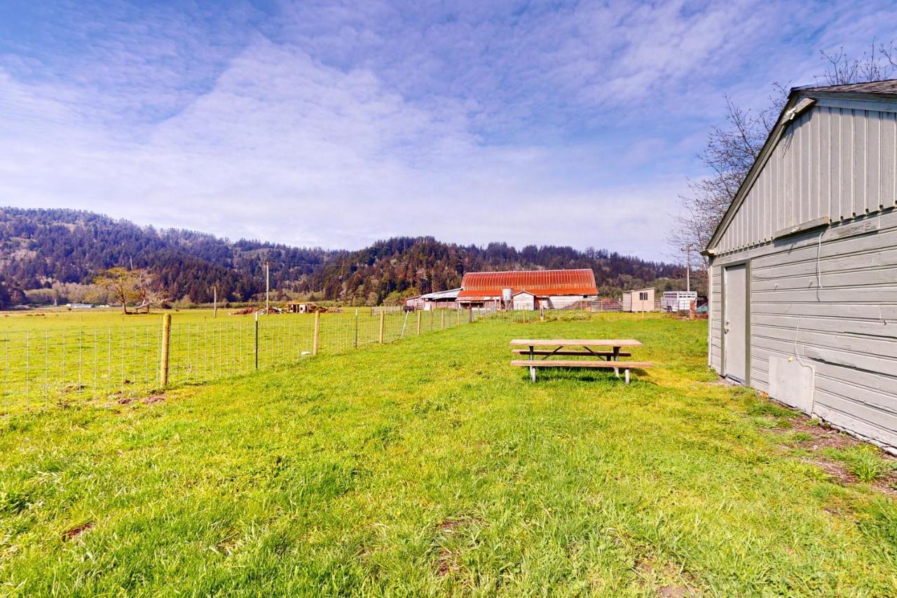 Redwood Farmhouse In The Orick Valley Buitenkant foto